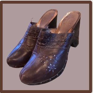 Gorgeous Brown Clogs